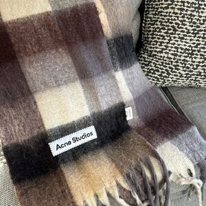 acne studios scarf!!